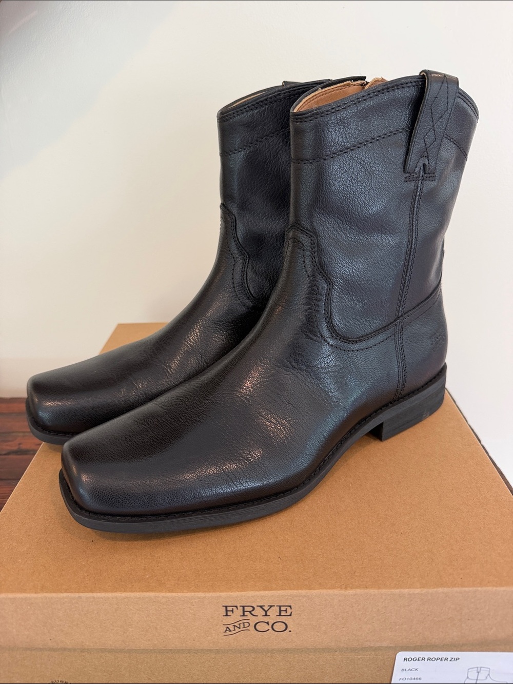 Frye and Co NIB Black Leather Roger Roper Zip Mid-Calf Cowboy Boots. Size 12.